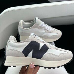 New Balance Women's 327 Shoes